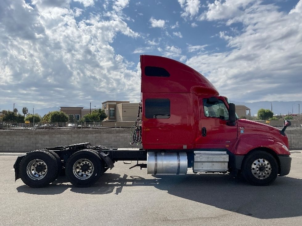 Sleeper Tractor-Heavy Duty Tractors-International-2022-LT625-Corona-CA-438,950\n\t\tmiles-$ 45,500 - Image 8