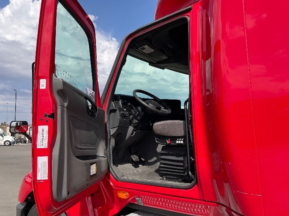 Sleeper Tractor-Heavy Duty Tractors-International-2022-LT625-Corona-CA-438,950\n\t\tmiles-$ 45,500 - Image 9