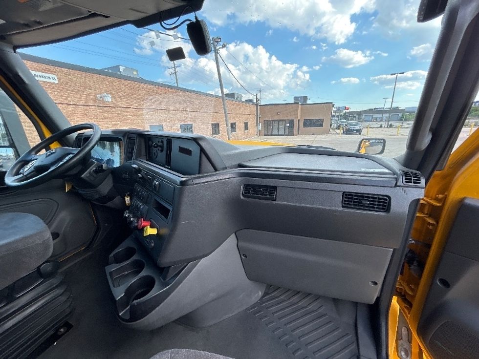 Sleeper Tractor-Heavy Duty Tractors-International-2022-LT625-Cranbury-NJ-345,390\n\t\tmiles-$ 64,750 - Image 14