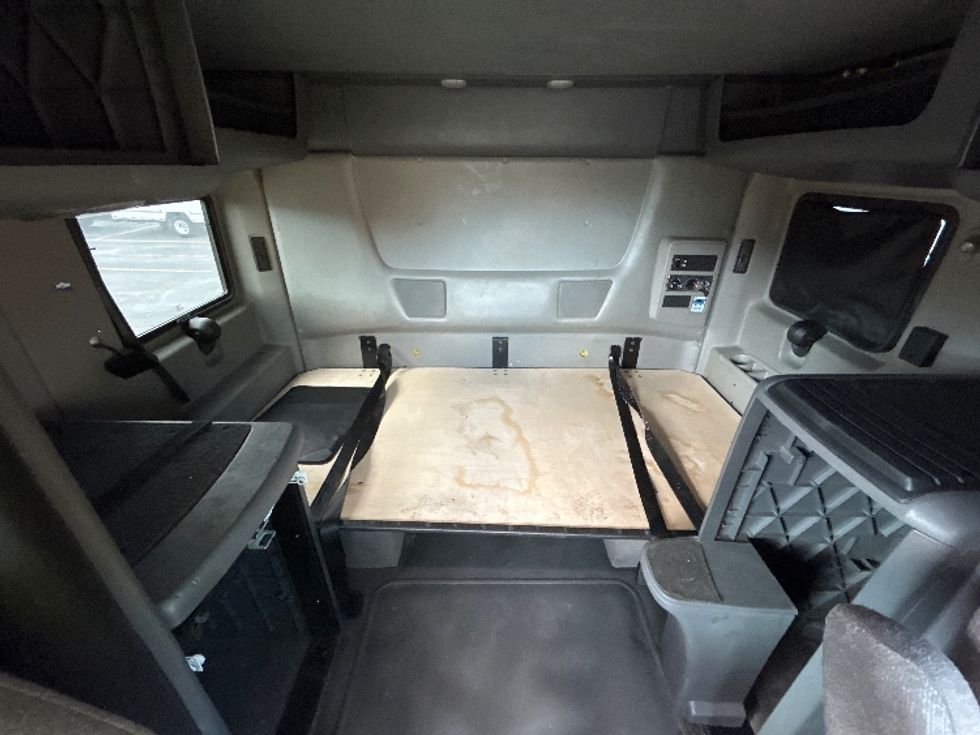 Sleeper Tractor-Heavy Duty Tractors-International-2022-LT625-Cranbury-NJ-345,390\n\t\tmiles-$ 64,750 - Image 16