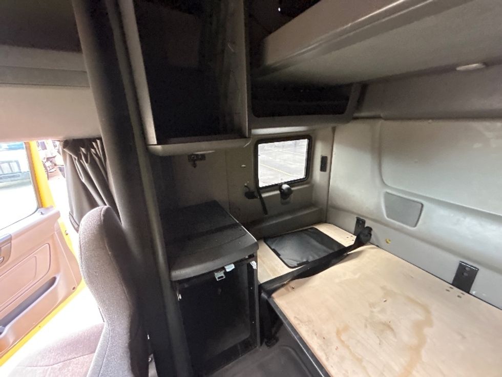 Sleeper Tractor-Heavy Duty Tractors-International-2022-LT625-Cranbury-NJ-345,390\n\t\tmiles-$ 64,750 - Image 19