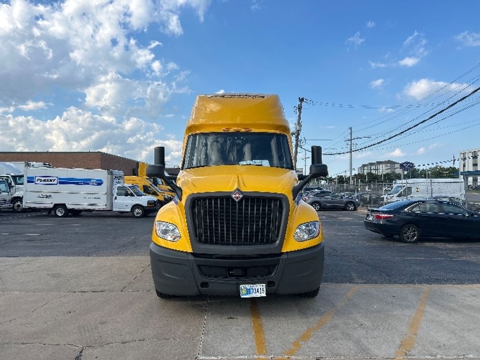 Sleeper Tractor-Heavy Duty Tractors-International-2022-LT625-Cranbury-NJ-345,390\n\t\tmiles-$ 64,750 - Image 2