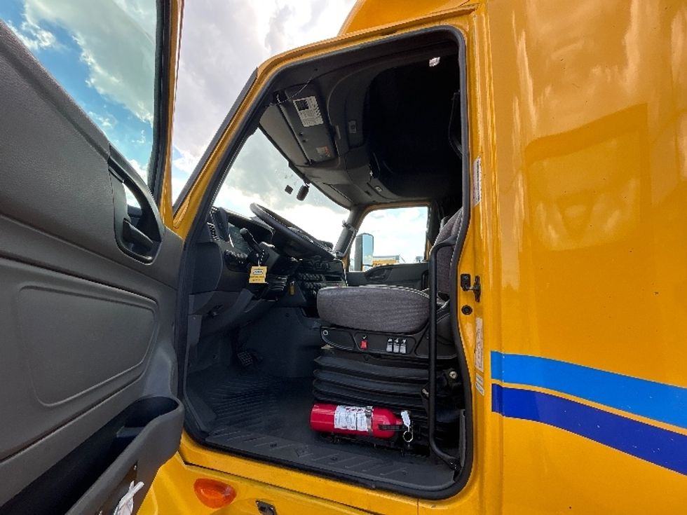 Sleeper Tractor-Heavy Duty Tractors-International-2022-LT625-Cranbury-NJ-345,390\n\t\tmiles-$ 64,750 - Image 9