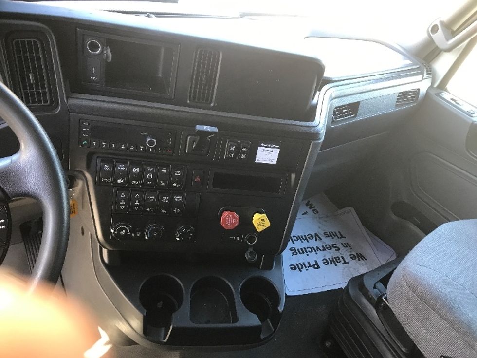 Sleeper Tractor-Heavy Duty Tractors-International-2022-LT625-Cumberland-MD-361,637\n\t\tmiles-$ 65,000 - Image 12