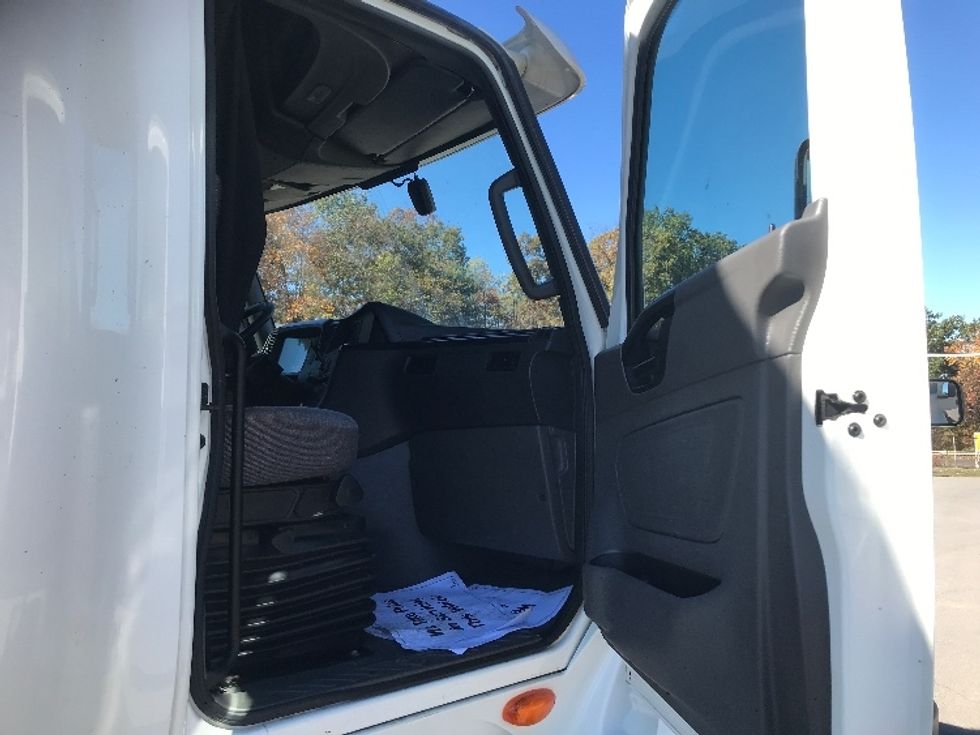 Sleeper Tractor-Heavy Duty Tractors-International-2022-LT625-Cumberland-MD-361,637\n\t\tmiles-$ 65,000 - Image 13