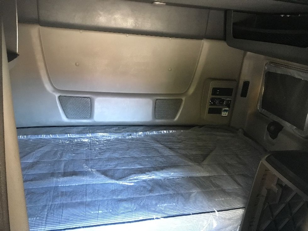 Sleeper Tractor-Heavy Duty Tractors-International-2022-LT625-Cumberland-MD-361,637\n\t\tmiles-$ 65,000 - Image 16