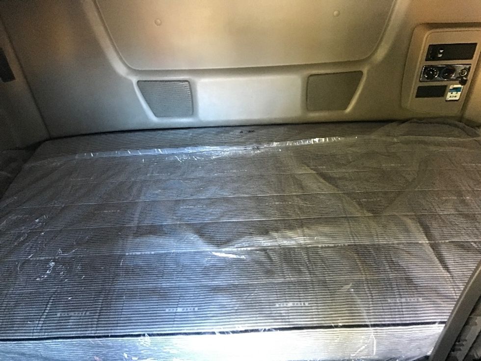 Sleeper Tractor-Heavy Duty Tractors-International-2022-LT625-Cumberland-MD-361,637\n\t\tmiles-$ 65,000 - Image 17