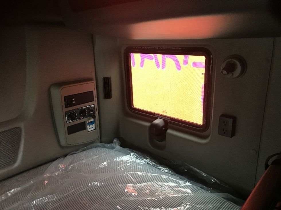 Sleeper Tractor-Heavy Duty Tractors-International-2022-LT625-Cumberland-MD-361,637\n\t\tmiles-$ 65,000 - Image 18