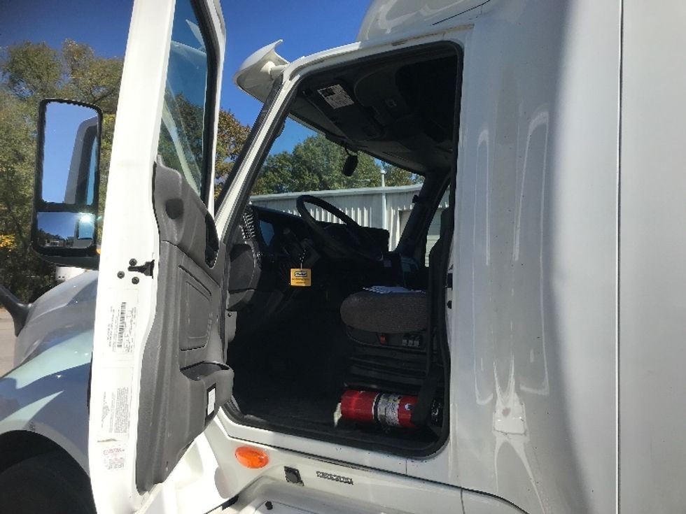 Sleeper Tractor-Heavy Duty Tractors-International-2022-LT625-Cumberland-MD-361,637\n\t\tmiles-$ 65,000 - Image 9