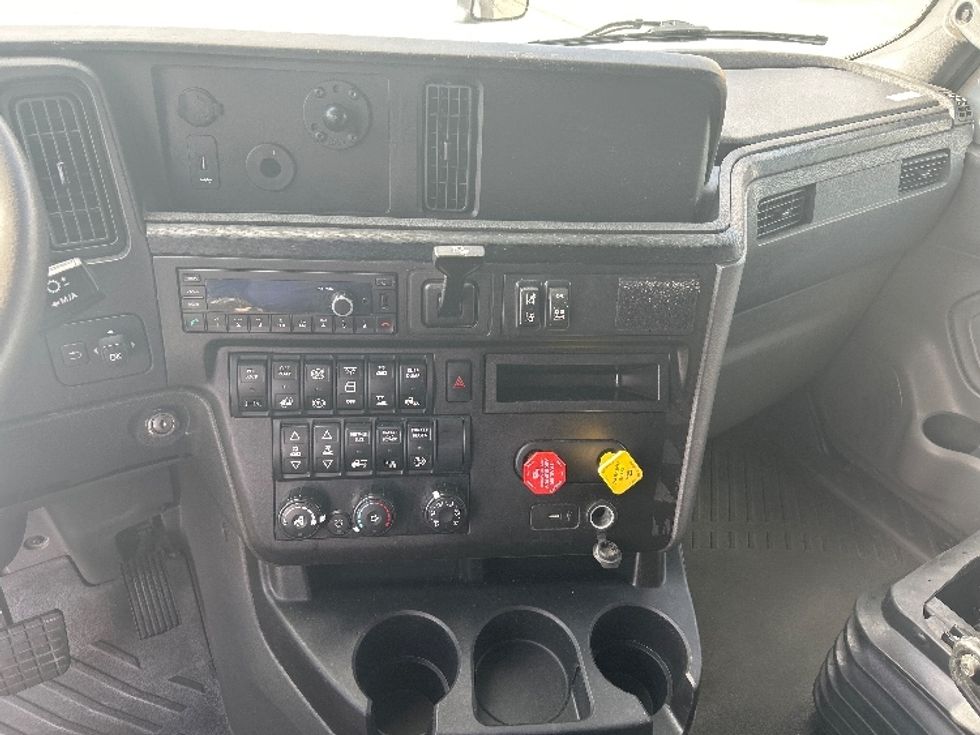 Sleeper Tractor-Heavy Duty Tractors-International-2022-LT625-Davenport-IA-434,976\n\t\tmiles-$ 62,250 - Image 12