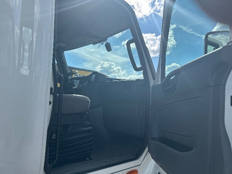 Sleeper Tractor-Heavy Duty Tractors-International-2022-LT625-Davenport-IA-434,976\n\t\tmiles-$ 62,250 - Image 13