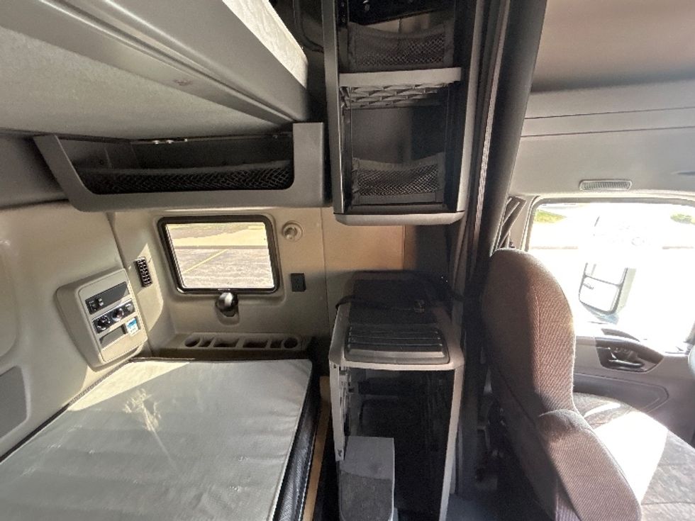 Sleeper Tractor-Heavy Duty Tractors-International-2022-LT625-Davenport-IA-434,976\n\t\tmiles-$ 62,250 - Image 18