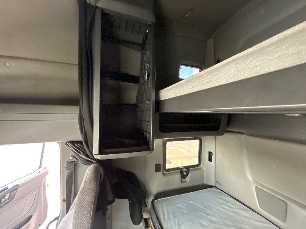 Sleeper Tractor-Heavy Duty Tractors-International-2022-LT625-Davenport-IA-434,976\n\t\tmiles-$ 62,250 - Image 19