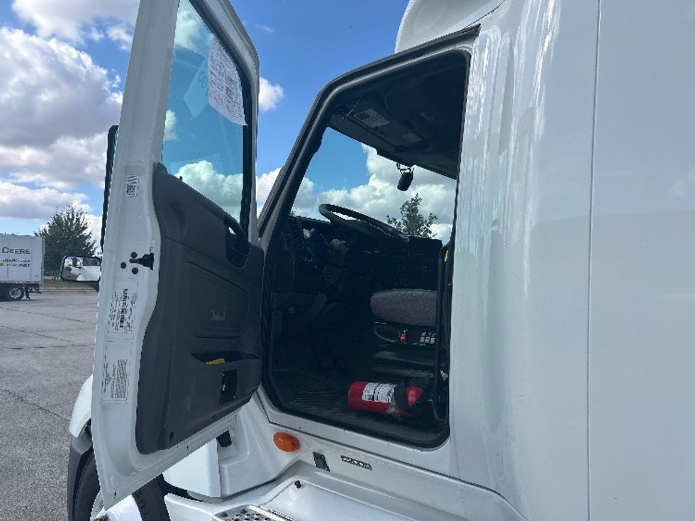 Sleeper Tractor-Heavy Duty Tractors-International-2022-LT625-Davenport-IA-434,976\n\t\tmiles-$ 62,250 - Image 9