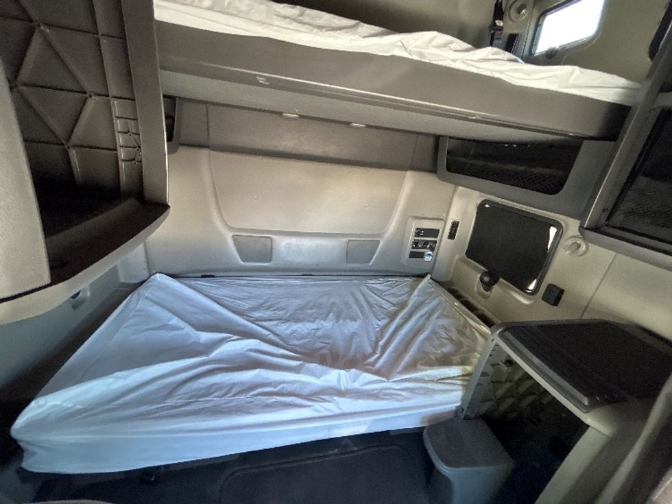 Sleeper Tractor-Heavy Duty Tractors-International-2022-LT625-Dayton-OH-433,684\n\t\tmiles-$ 58,250 - Image 17