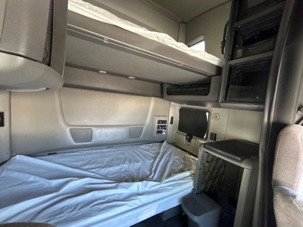 Sleeper Tractor-Heavy Duty Tractors-International-2022-LT625-Dayton-OH-433,684\n\t\tmiles-$ 58,250 - Image 18