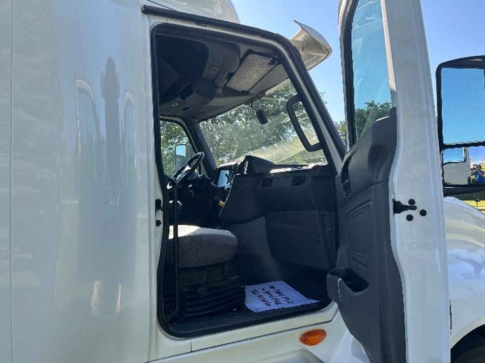 Sleeper Tractor-Heavy Duty Tractors-International-2022-LT625-De Pere-WI-310,716\n\t\tmiles-$ 73,250 - Image 13