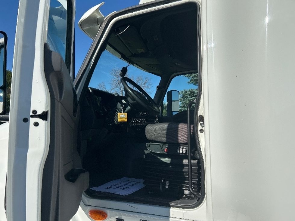 Sleeper Tractor-Heavy Duty Tractors-International-2022-LT625-De Pere-WI-310,716\n\t\tmiles-$ 73,250 - Image 9