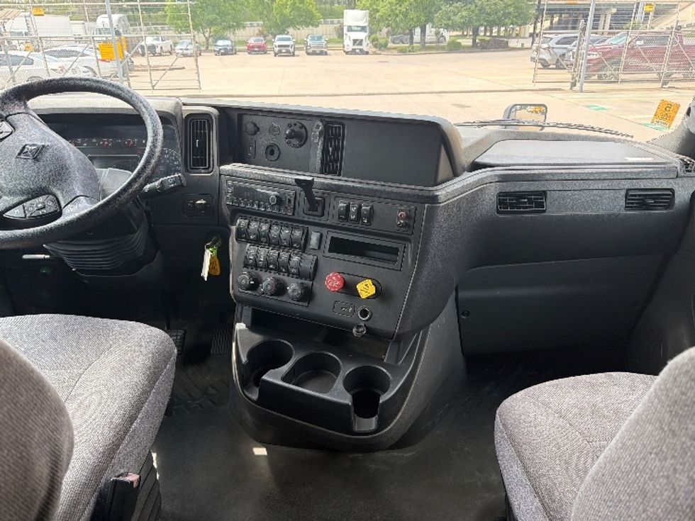 Sleeper Tractor-Heavy Duty Tractors-International-2022-LT625-Decatur-AL-426,369\n\t\tmiles-$ 69,750 - Image 11