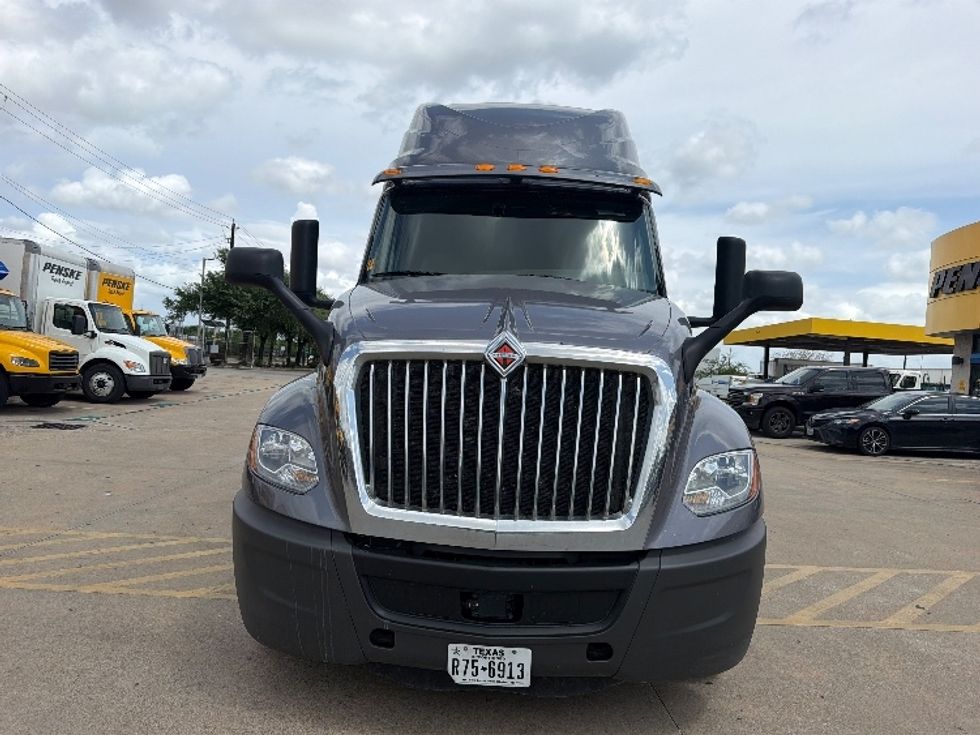Sleeper Tractor-Heavy Duty Tractors-International-2022-LT625-Decatur-AL-426,369\n\t\tmiles-$ 69,750 - Image 2
