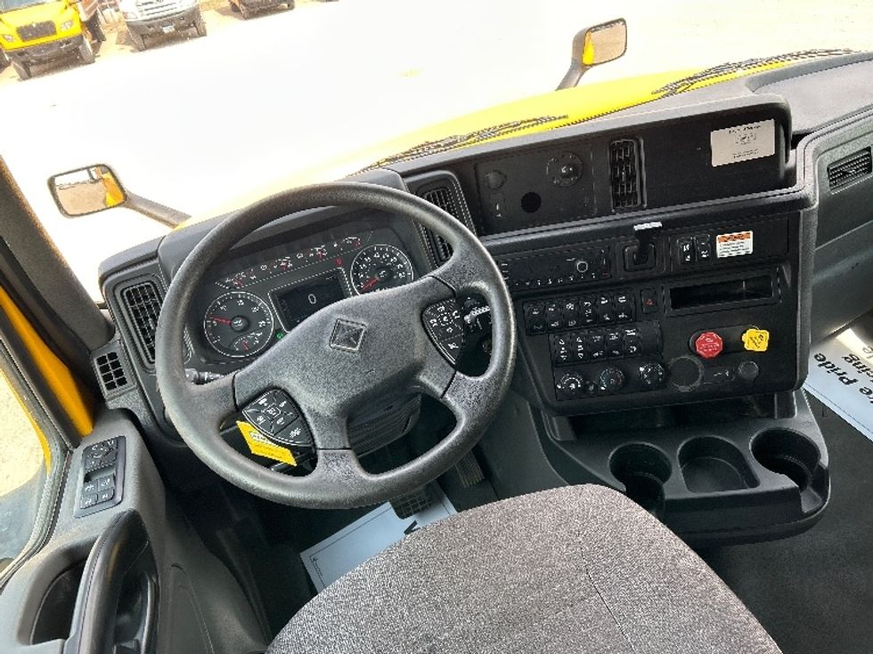 Sleeper Tractor-Heavy Duty Tractors-International-2022-LT625-Earth City-MO-416,853\n\t\tmiles-$ 62,500 - Image 12