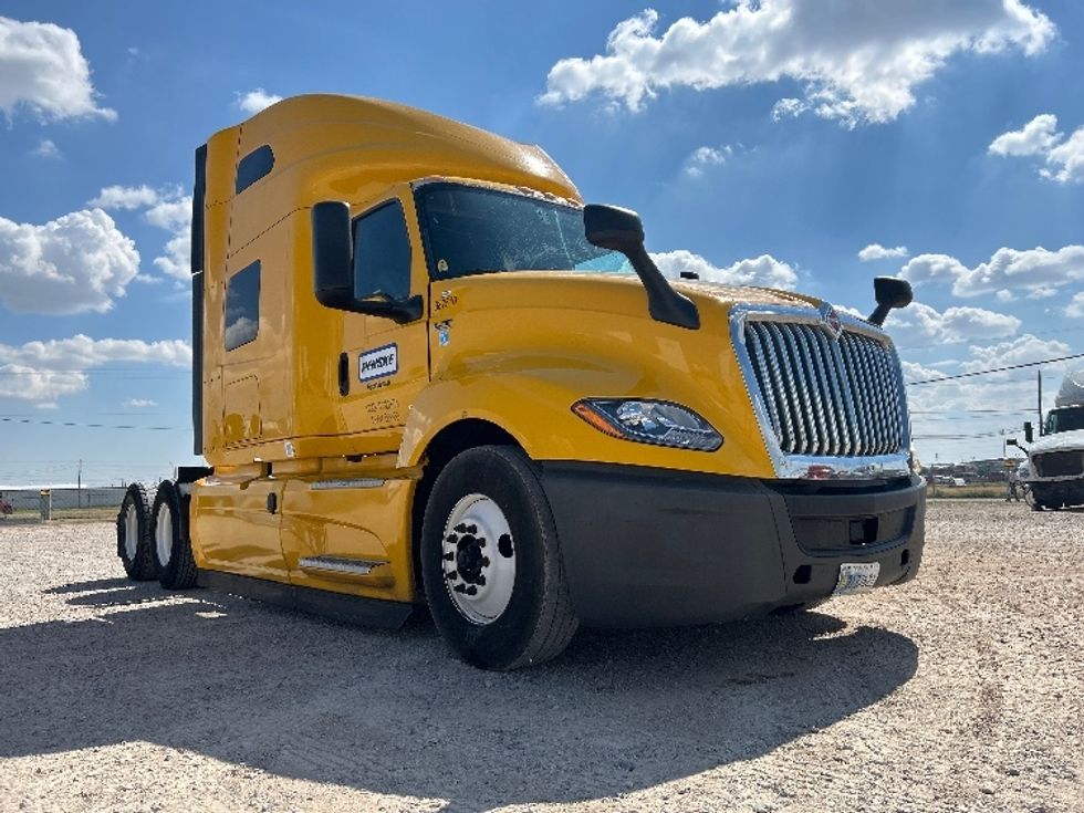 Sleeper Tractor-Heavy Duty Tractors-International-2022-LT625-East Chicago-IN-369,202\n\t\tmiles-$ 62,000 - Image 1