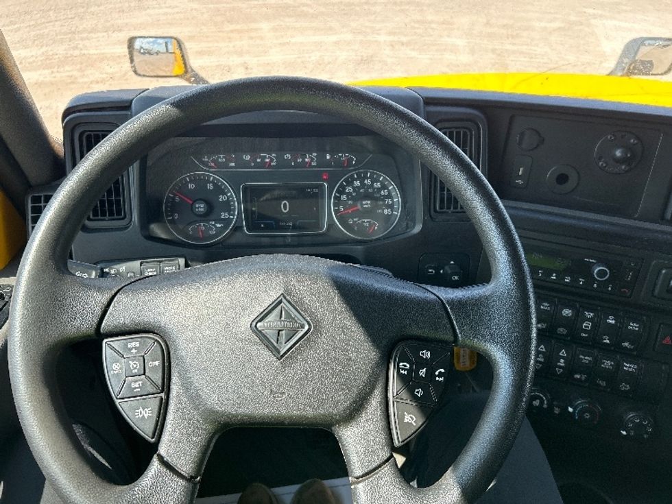 Sleeper Tractor-Heavy Duty Tractors-International-2022-LT625-East Chicago-IN-369,202\n\t\tmiles-$ 62,000 - Image 11