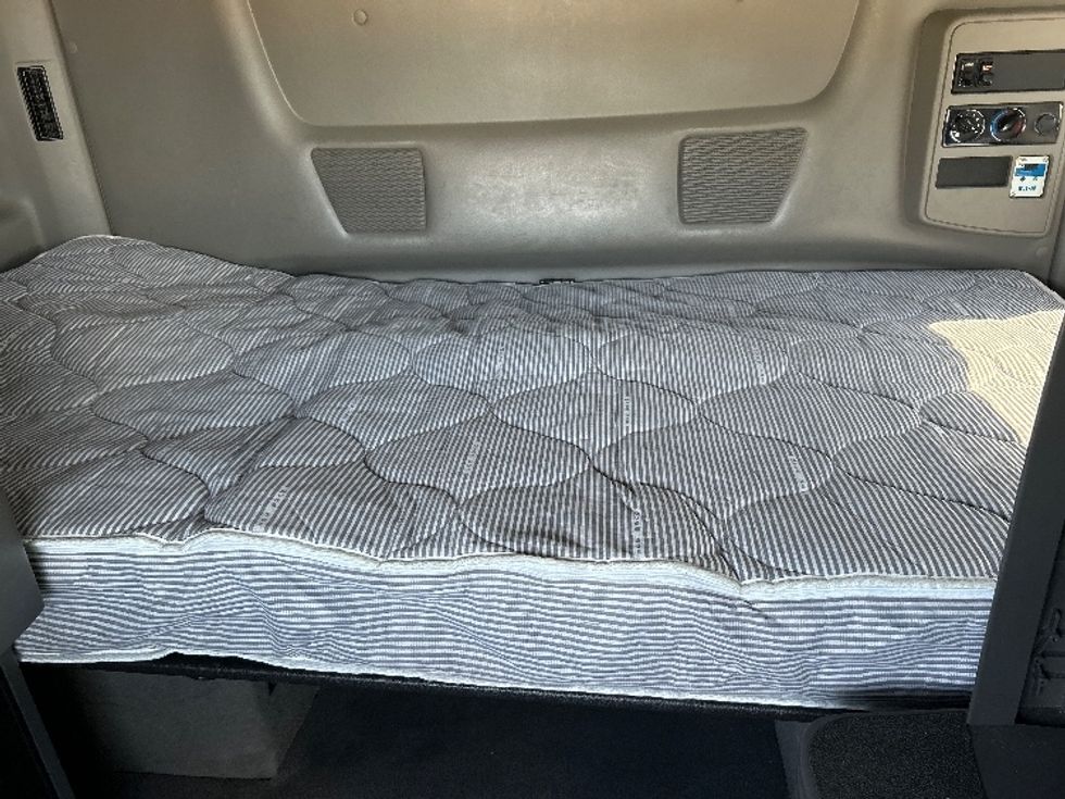 Sleeper Tractor-Heavy Duty Tractors-International-2022-LT625-East Chicago-IN-369,202\n\t\tmiles-$ 62,000 - Image 17