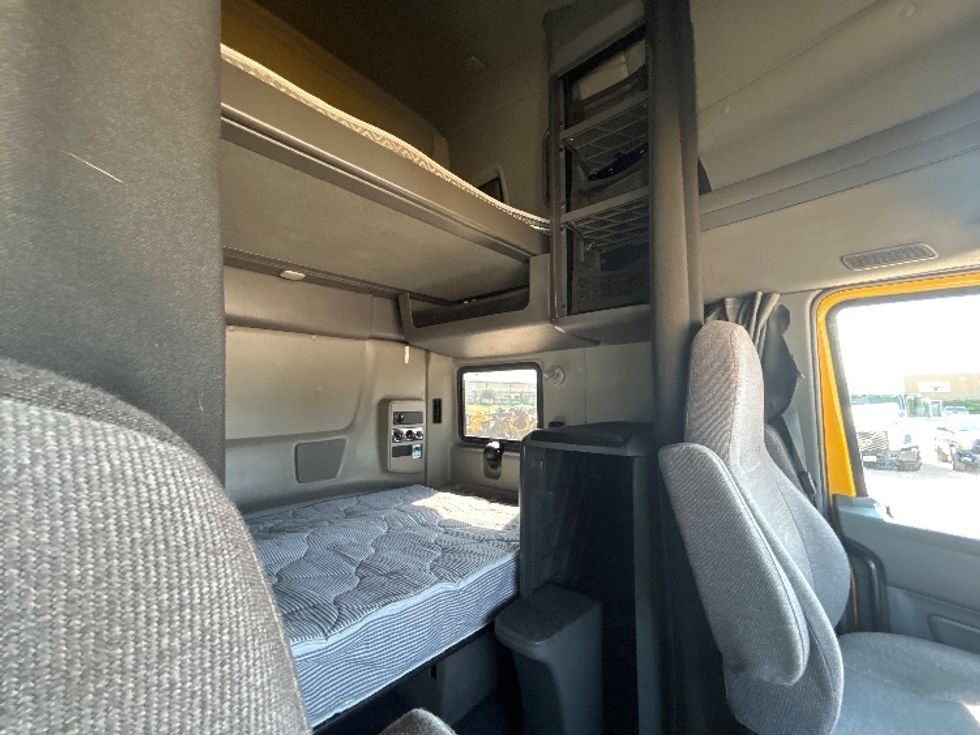 Sleeper Tractor-Heavy Duty Tractors-International-2022-LT625-East Chicago-IN-369,202\n\t\tmiles-$ 62,000 - Image 18