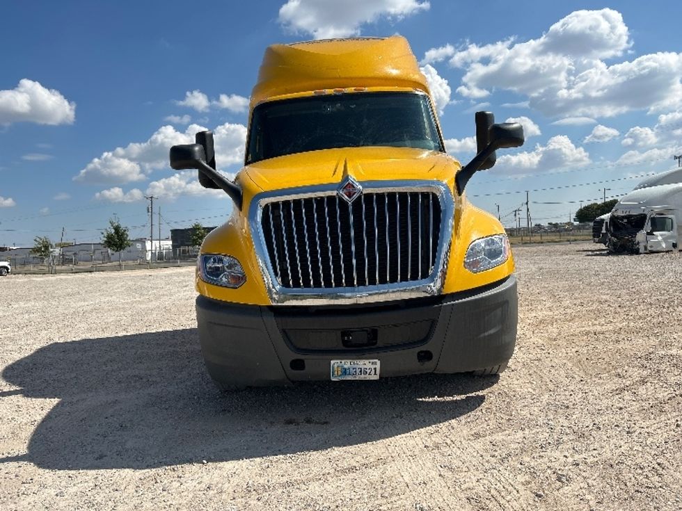 Sleeper Tractor-Heavy Duty Tractors-International-2022-LT625-East Chicago-IN-369,202\n\t\tmiles-$ 62,000 - Image 2