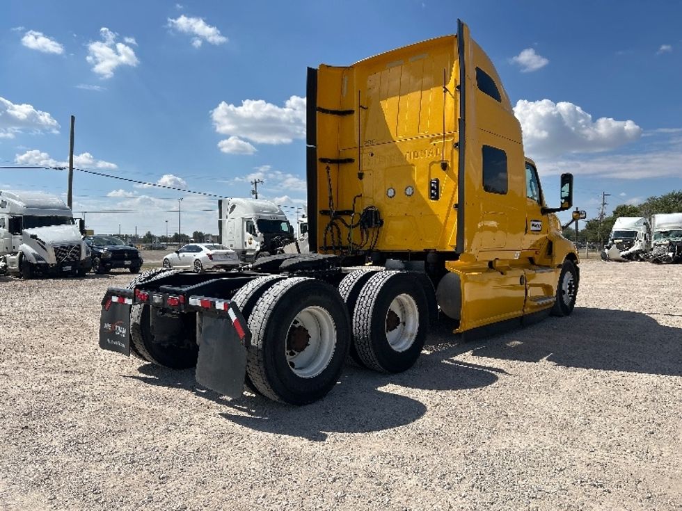 Sleeper Tractor-Heavy Duty Tractors-International-2022-LT625-East Chicago-IN-369,202\n\t\tmiles-$ 62,000 - Image 7