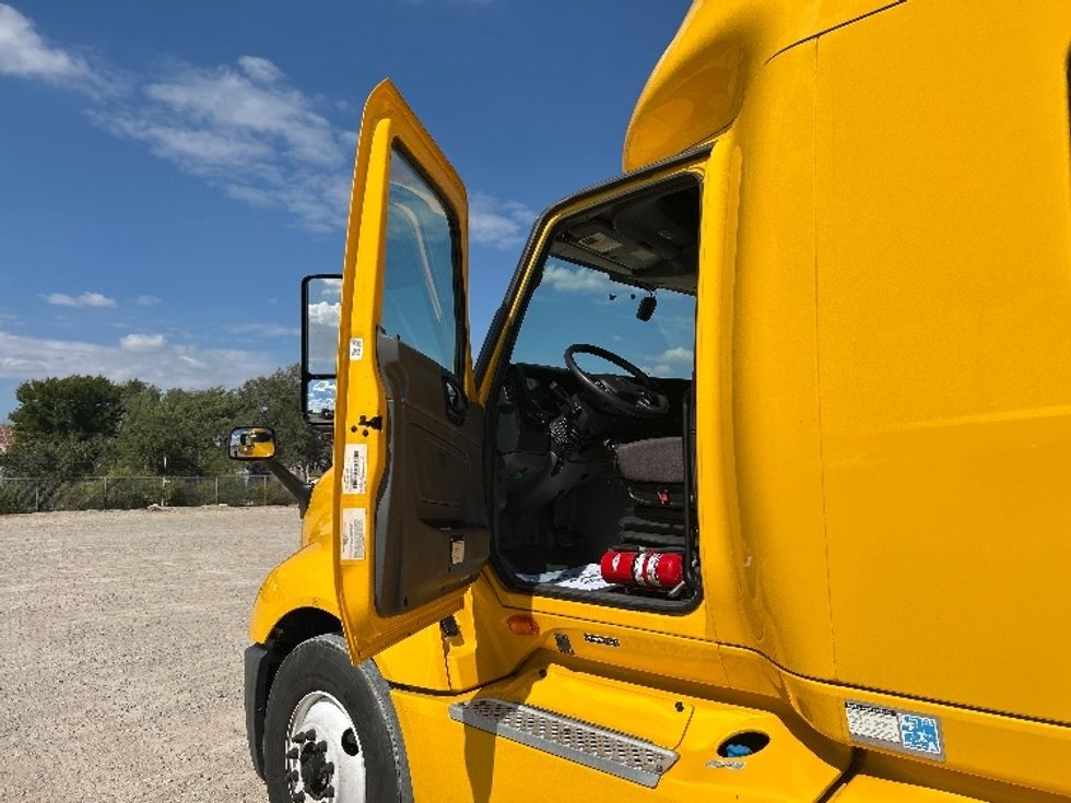 Sleeper Tractor-Heavy Duty Tractors-International-2022-LT625-East Chicago-IN-369,202\n\t\tmiles-$ 62,000 - Image 9