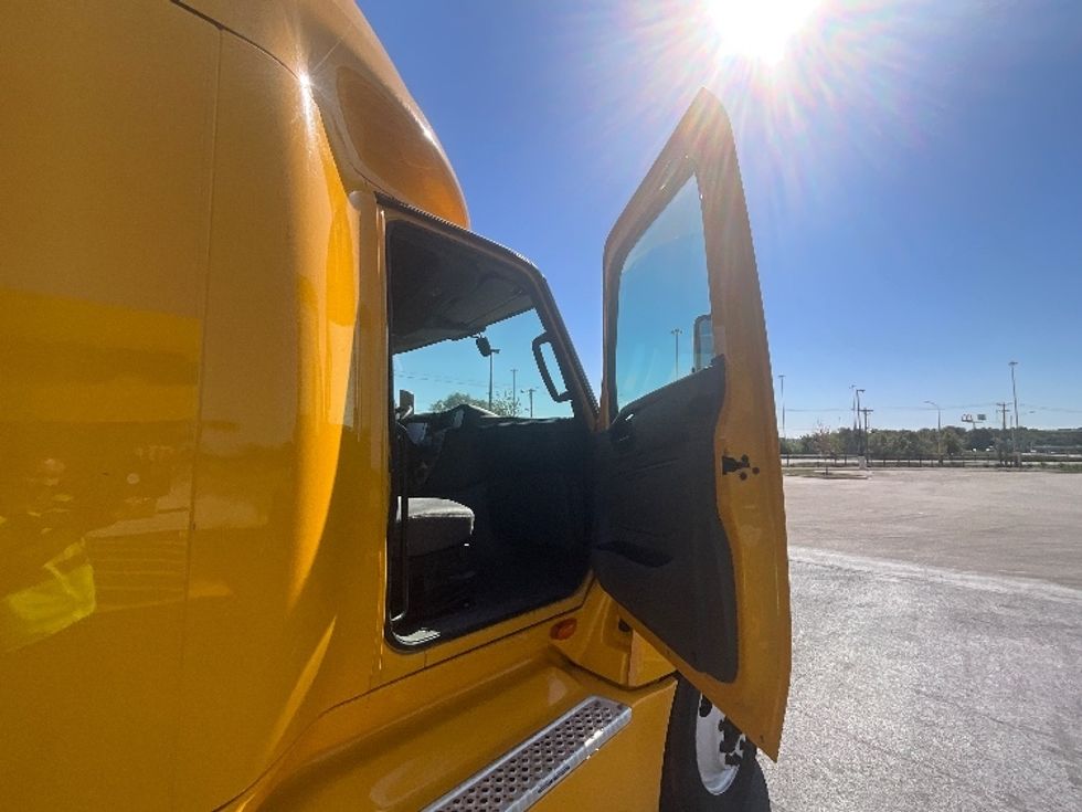 Sleeper Tractor-Heavy Duty Tractors-International-2022-LT625-East Chicago-IN-389,563\n\t\tmiles-$ 60,000 - Image 13