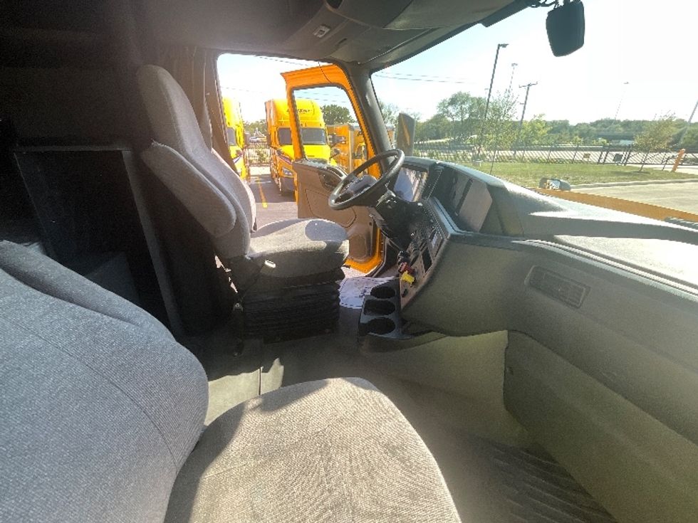 Sleeper Tractor-Heavy Duty Tractors-International-2022-LT625-East Chicago-IN-389,563\n\t\tmiles-$ 60,000 - Image 15