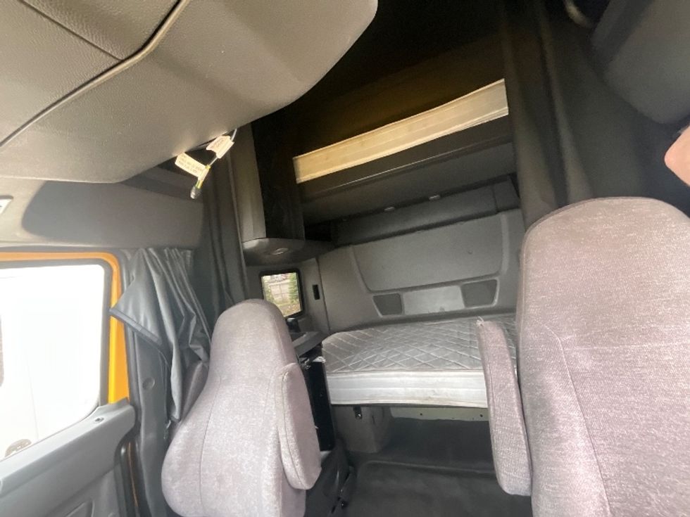 Sleeper Tractor-Heavy Duty Tractors-International-2022-LT625-East Chicago-IN-389,563\n\t\tmiles-$ 60,000 - Image 16