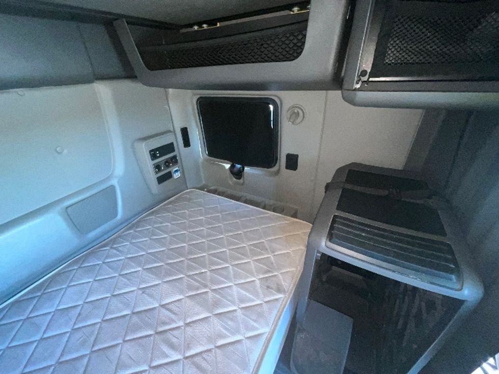 Sleeper Tractor-Heavy Duty Tractors-International-2022-LT625-East Chicago-IN-389,563\n\t\tmiles-$ 60,000 - Image 18