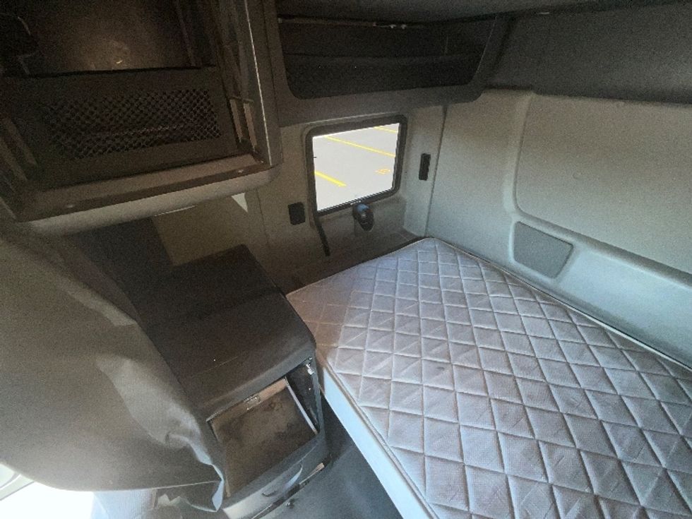 Sleeper Tractor-Heavy Duty Tractors-International-2022-LT625-East Chicago-IN-389,563\n\t\tmiles-$ 60,000 - Image 19