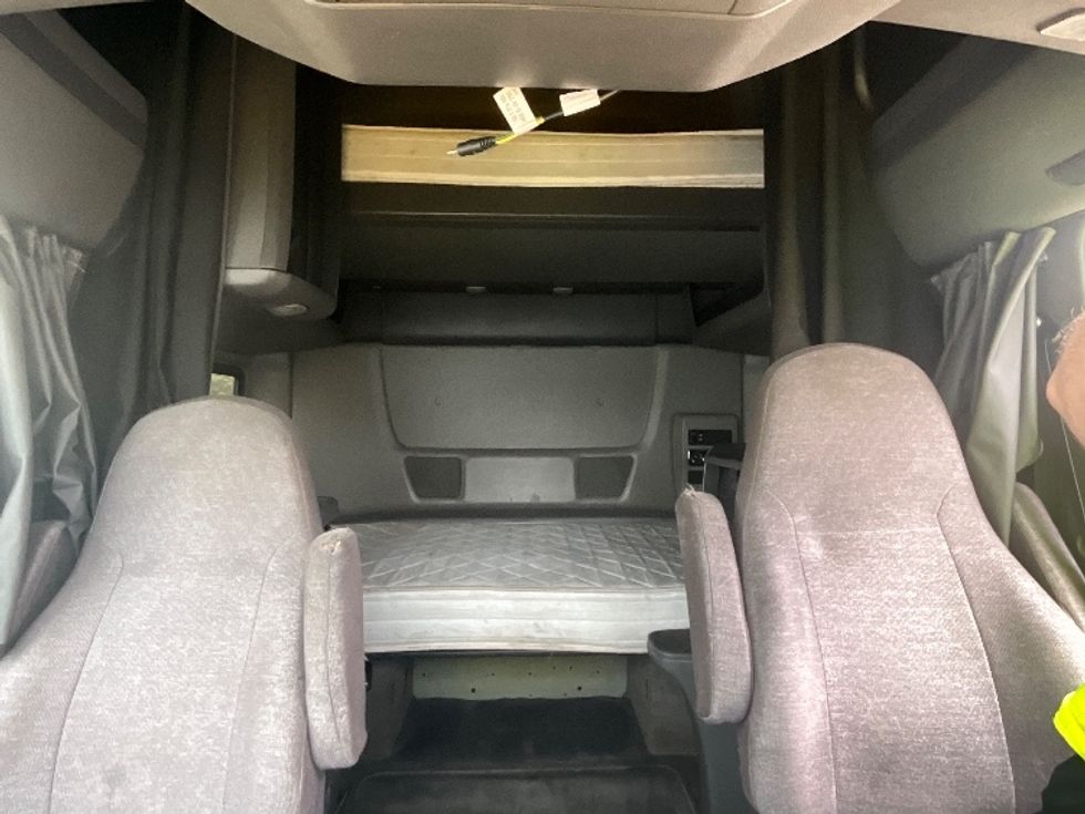 Sleeper Tractor-Heavy Duty Tractors-International-2022-LT625-East Chicago-IN-389,563\n\t\tmiles-$ 60,000 - Image 23