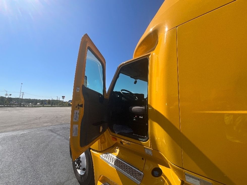 Sleeper Tractor-Heavy Duty Tractors-International-2022-LT625-East Chicago-IN-389,563\n\t\tmiles-$ 60,000 - Image 9