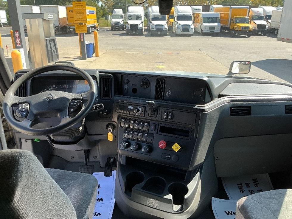 Sleeper Tractor-Heavy Duty Tractors-International-2022-LT625-East Chicago-IN-397,782\n\t\tmiles-$ 63,250 - Image 12