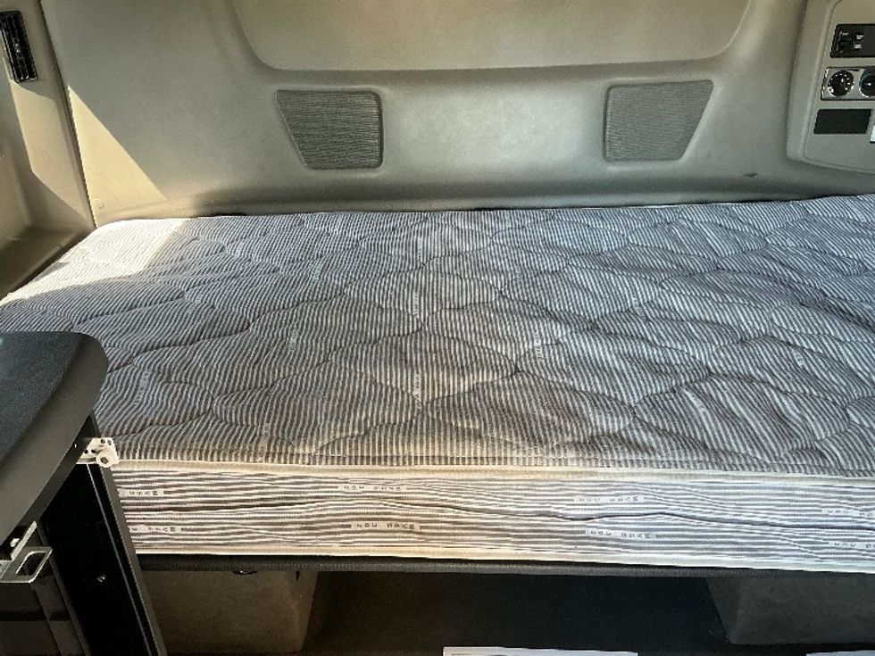 Sleeper Tractor-Heavy Duty Tractors-International-2022-LT625-East Chicago-IN-397,782\n\t\tmiles-$ 63,250 - Image 16