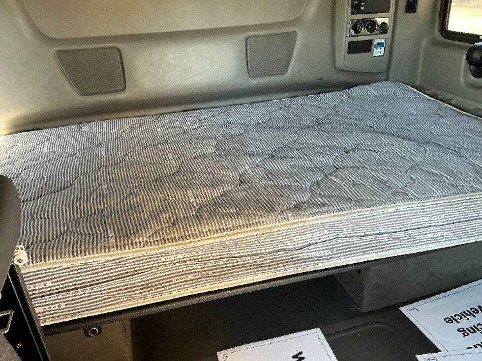 Sleeper Tractor-Heavy Duty Tractors-International-2022-LT625-East Chicago-IN-397,782\n\t\tmiles-$ 63,250 - Image 17