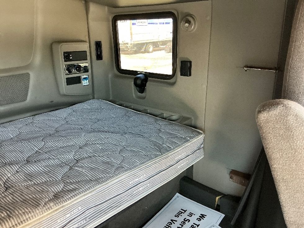 Sleeper Tractor-Heavy Duty Tractors-International-2022-LT625-East Chicago-IN-397,782\n\t\tmiles-$ 63,250 - Image 18