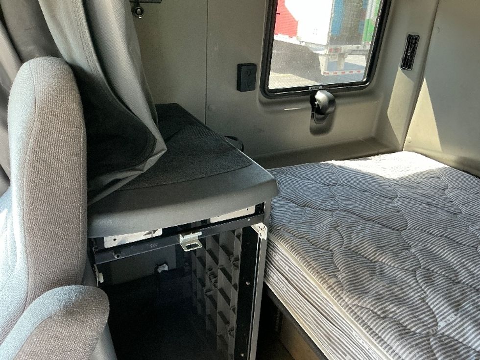 Sleeper Tractor-Heavy Duty Tractors-International-2022-LT625-East Chicago-IN-397,782\n\t\tmiles-$ 63,250 - Image 19