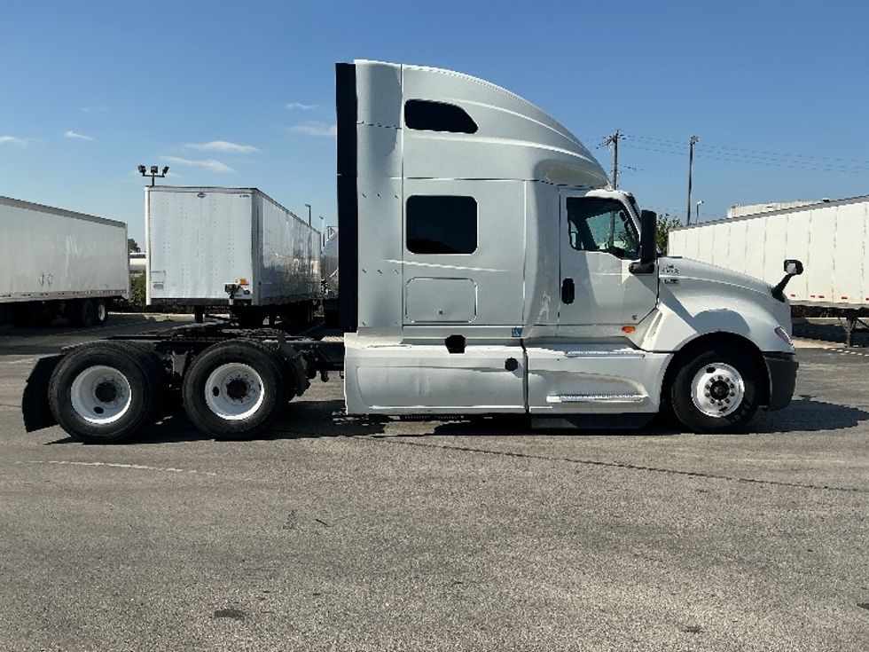 Sleeper Tractor-Heavy Duty Tractors-International-2022-LT625-East Chicago-IN-397,782\n\t\tmiles-$ 63,250 - Image 8