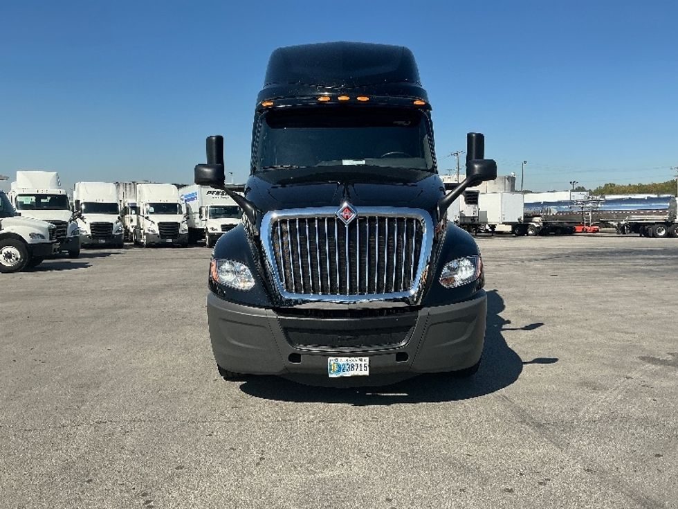 Sleeper Tractor-Heavy Duty Tractors-International-2022-LT625-East Chicago-IN-410,804\n\t\tmiles-$ 59,000 - Image 2