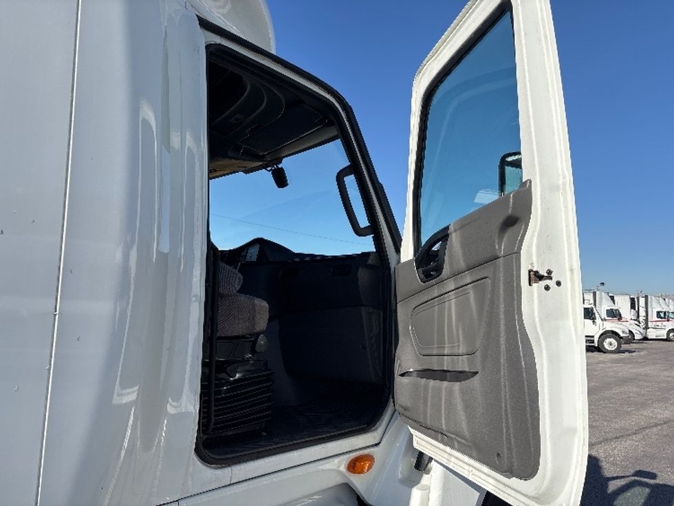 Sleeper Tractor-Heavy Duty Tractors-International-2022-LT625-East Chicago-IN-461,678\n\t\tmiles-$ 52,500 - Image 13