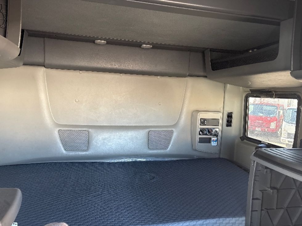 Sleeper Tractor-Heavy Duty Tractors-International-2022-LT625-East Chicago-IN-461,678\n\t\tmiles-$ 52,500 - Image 16