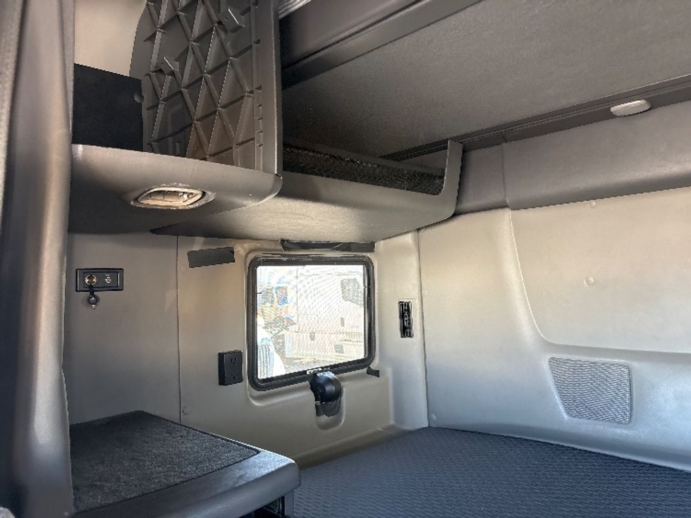 Sleeper Tractor-Heavy Duty Tractors-International-2022-LT625-East Chicago-IN-461,678\n\t\tmiles-$ 52,500 - Image 19