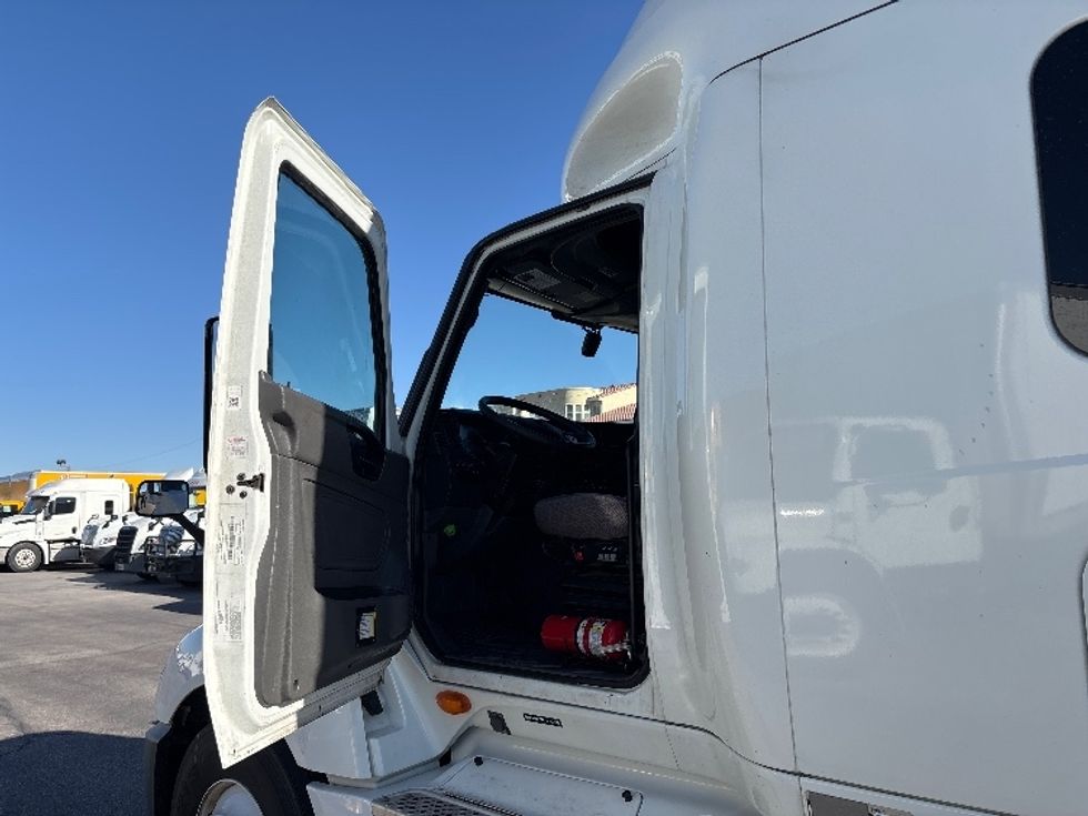 Sleeper Tractor-Heavy Duty Tractors-International-2022-LT625-East Chicago-IN-461,678\n\t\tmiles-$ 52,500 - Image 9